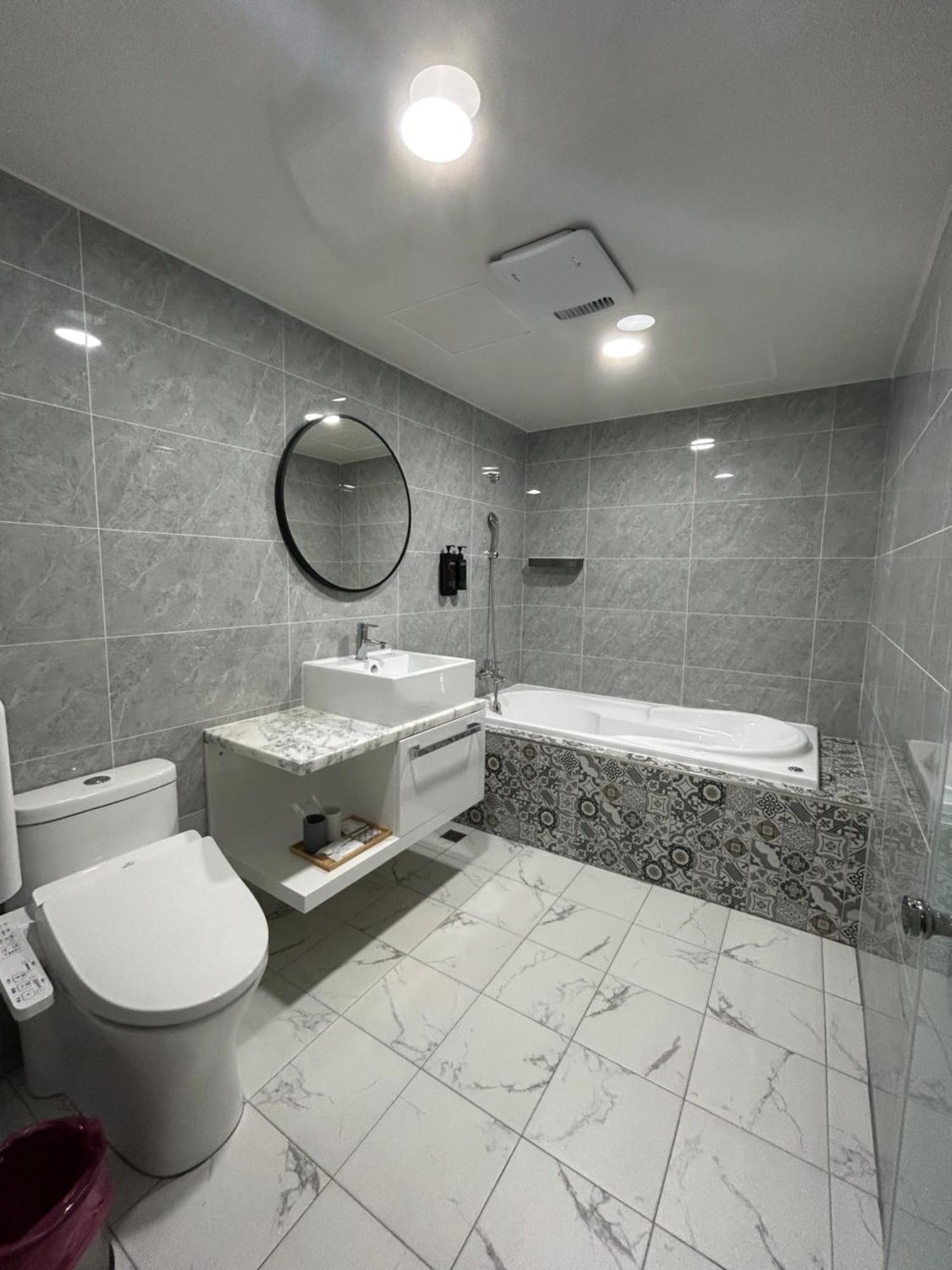 เบนซ์ โฮเต็ล Hotel จงลี่ ภายนอก รูปภาพ