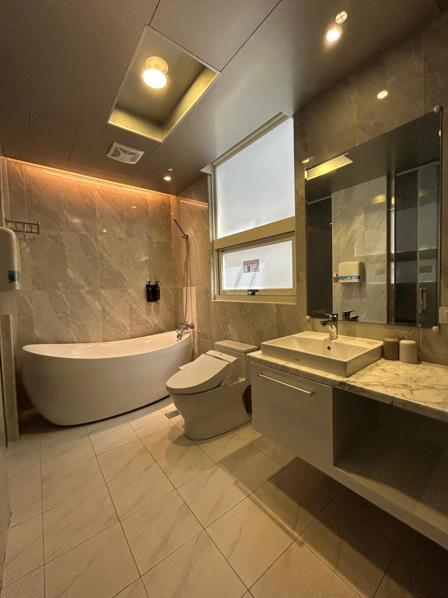 เบนซ์ โฮเต็ล Hotel จงลี่ ภายนอก รูปภาพ